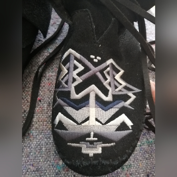 Tom's black suede moccasins ladies 8.5 - Picture 3 of 7